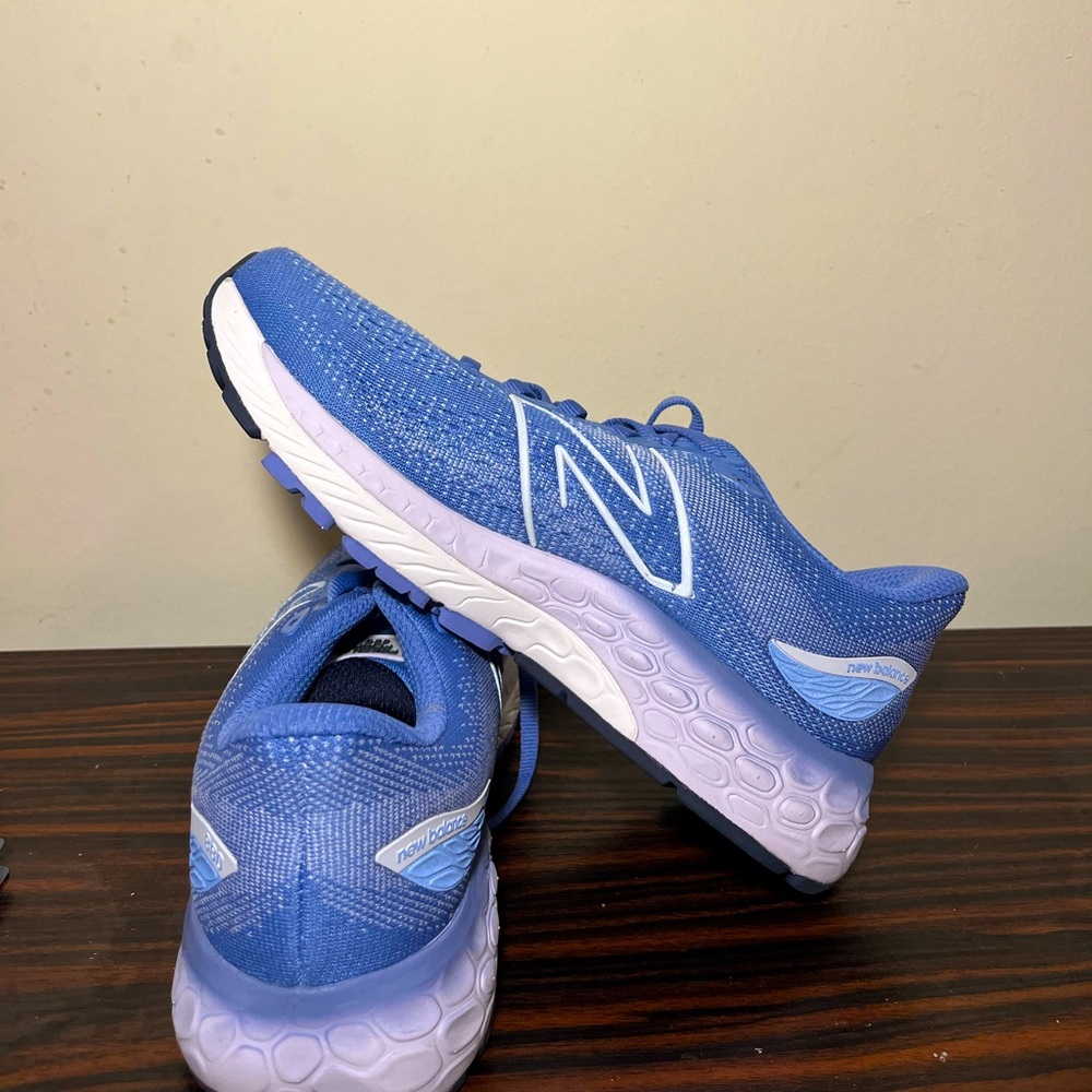 Womens New Balance 880 neutral size 6.5